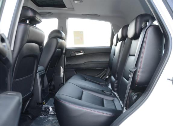 爱腾 2014款 2.0T 四驱自动豪华柴油版 车厢座椅   后排空间