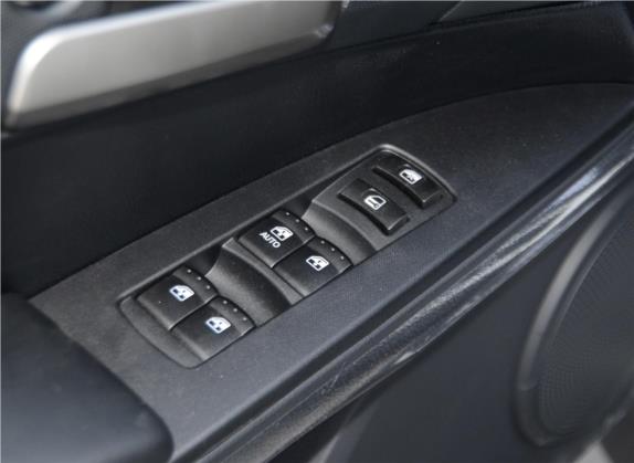 爱腾 2014款 2.0T 四驱自动豪华柴油版 车厢座椅   门窗控制