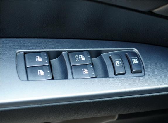 享御 2011款 2.0T 四驱豪华导航版 车厢座椅   门窗控制