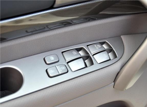 路帝 2014款 2.0T 柴油两驱豪华导航版 车厢座椅   门窗控制