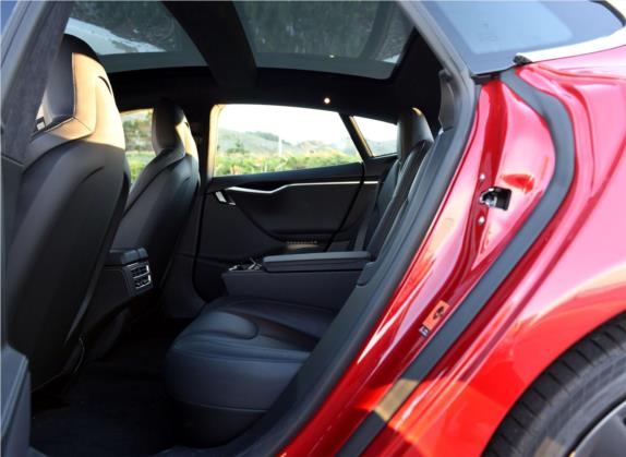 Model S 2015款 Model S 85D 车厢座椅   后排空间