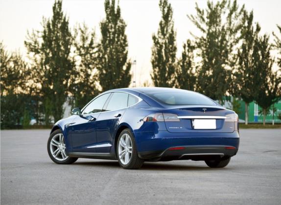 Model S 2015款 Model S 70D 外观   斜后