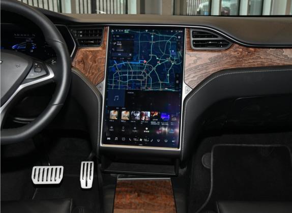 Model X 2019款 Performance 高性能版 中控类   中控台