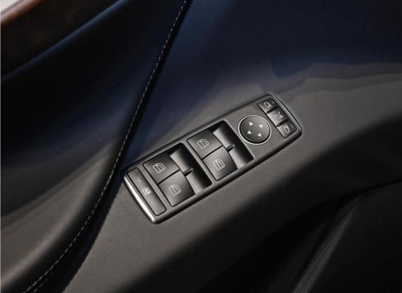 Model X 2019款 Performance 高性能版 车厢座椅   门窗控制