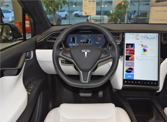 Model X 2020款 长续航升级版 中控类   驾驶位
