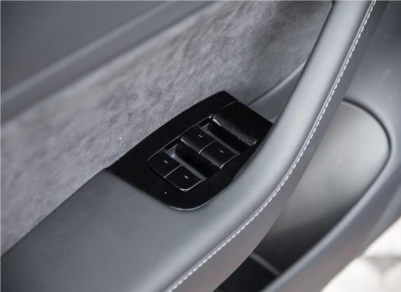 Model 3 2019款 标准续航后驱升级版 车厢座椅   门窗控制