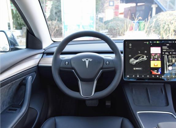 Model 3 2022款 后轮驱动版 中控类   驾驶位