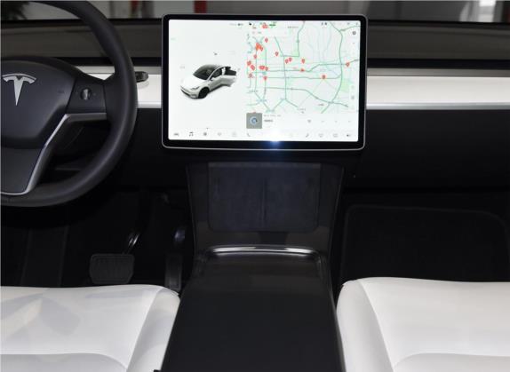 Model Y 2021款 改款二 长续航全轮驱动版 中控类   中控台