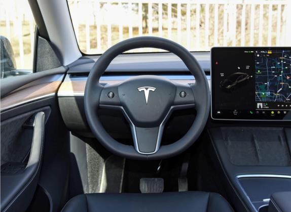 Model Y 2022款 后轮驱动版 中控类   驾驶位