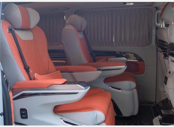 拓锐斯特V-Class 2022款 2.0T 玉树红花 车厢座椅   后排空间