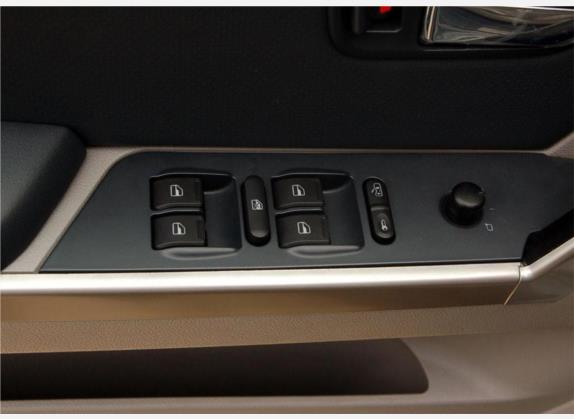 威麟X5 2010款 2.0T 四驱舒适型 车厢座椅   门窗控制