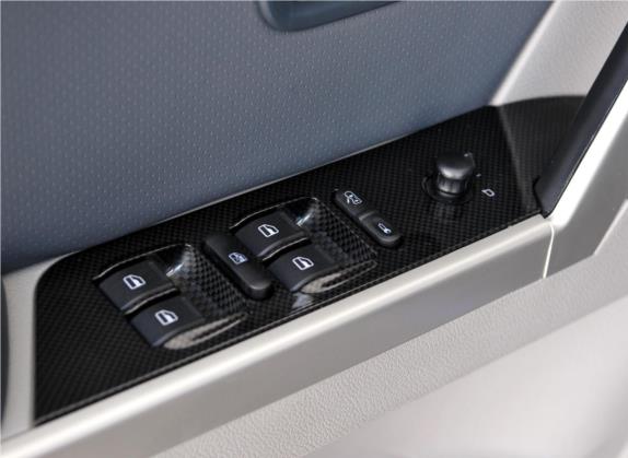 威麟X5 2010款 2.0T 四驱精英型 车厢座椅   门窗控制