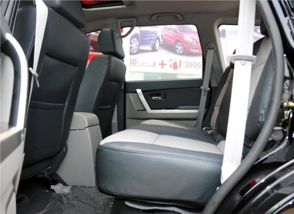 威麟X5 2011款 2.0T 两驱精英型 车厢座椅   后排空间