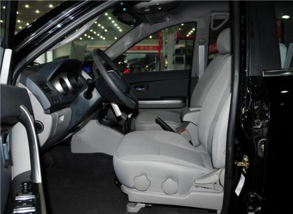 威麟X5 2011款 2.0T 四驱舒适型 车厢座椅   前排空间