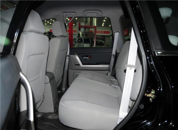 威麟X5 2011款 2.0T 四驱舒适型 车厢座椅   后排空间
