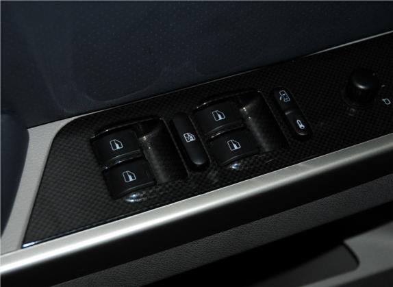 威麟X5 2011款 2.0T 四驱舒适型 车厢座椅   门窗控制