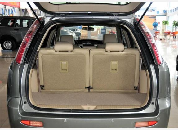 威麟V5 2009款 2.0L 手动豪华型 车厢座椅   后备厢