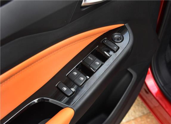 五菱宏光S3 2018款 1.5L 手动豪华型 国V 车厢座椅   门窗控制