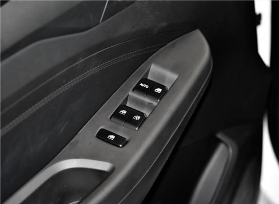 五菱宏光S3 2018款 1.5L 手动标准型 国V 车厢座椅   门窗控制