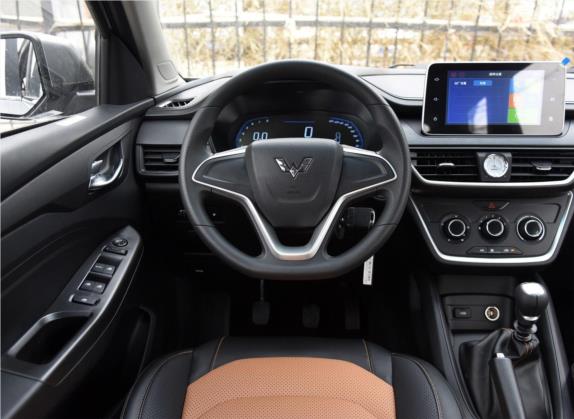 五菱宏光S3 2018款 1.5T 手动舒适型 国V 中控类   驾驶位