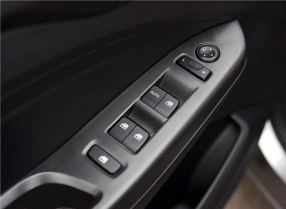 五菱宏光S3 2018款 1.5T 手动舒适型 国V 车厢座椅   门窗控制