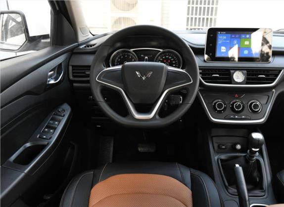 五菱宏光S3 2019款 自动离合版 1.5L 手动舒适型 国V 中控类   驾驶位