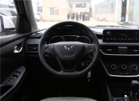 五菱宏光S3 2019款 1.5L 手动标准型 国VI 中控类   驾驶位