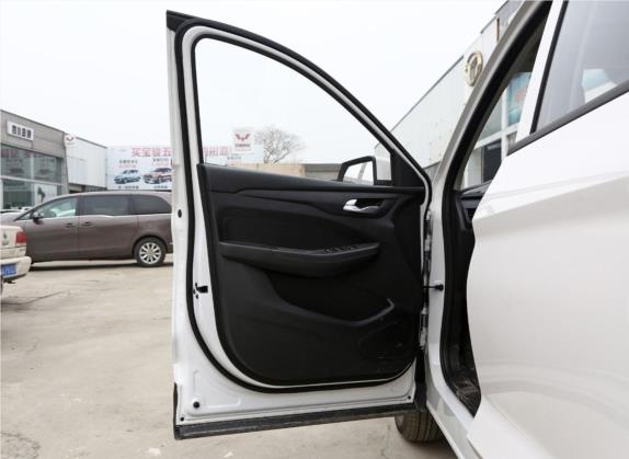 五菱宏光S3 2019款 1.5L 手动标准型 国VI 车厢座椅   前门板