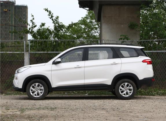 五菱宏光S3 2019款 1.5L 手动舒适型 国VI 外观   正侧