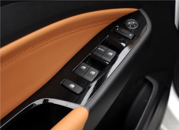 五菱宏光S3 2019款 1.5L 手动豪华型 国VI 车厢座椅   门窗控制