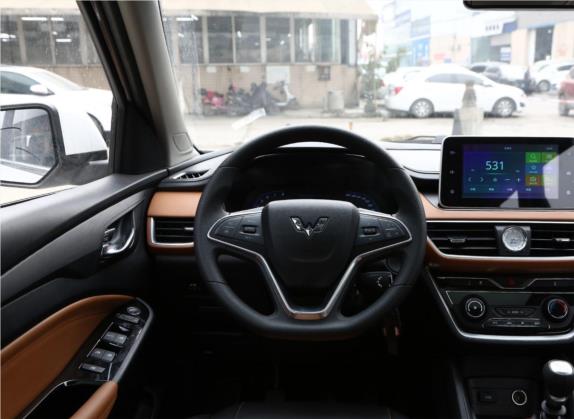 五菱宏光S3 2019款 1.5T 手动豪华型 国VI 中控类   驾驶位