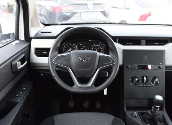 五菱宏光PLUS 2019款 1.5T 手动舒适型 7座 中控类   驾驶位