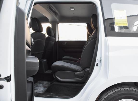 五菱宏光PLUS 2019款 1.5T 手动舒适型 7座 车厢座椅   后排空间