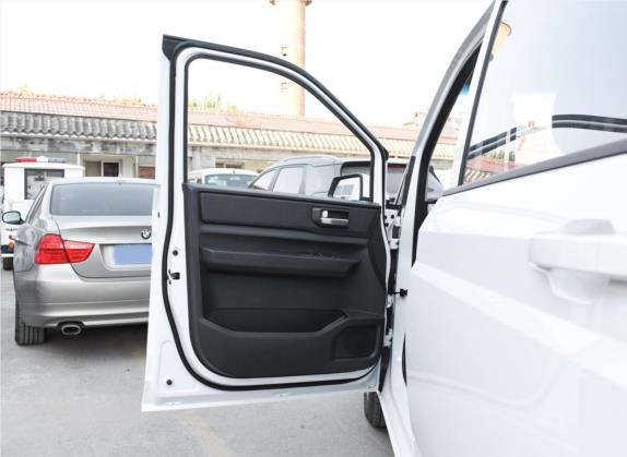 五菱宏光PLUS 2019款 1.5T 手动舒适型 7座 车厢座椅   前门板