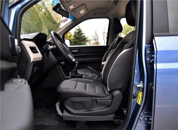 五菱宏光PLUS 2019款 1.5T 手动豪华型 7座 车厢座椅   前排空间