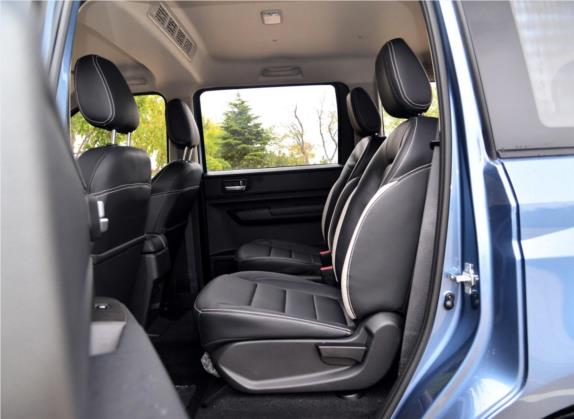 五菱宏光PLUS 2019款 1.5T 手动豪华型 7座 车厢座椅   后排空间