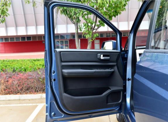 五菱宏光PLUS 2019款 1.5T 手动豪华型 7座 车厢座椅   前门板