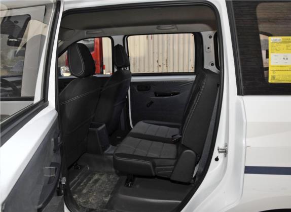 五菱宏光PLUS 2019款 1.5T 手动标准型 7座 车厢座椅   后排空间