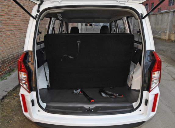 五菱宏光PLUS 2019款 1.5T 手动标准型 7座 车厢座椅   后备厢