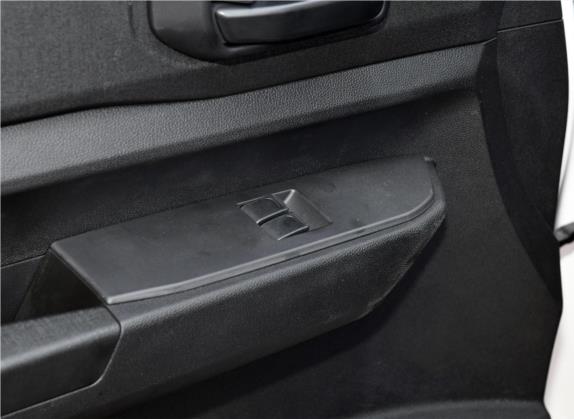 五菱宏光PLUS 2019款 1.5T 手动标准型 7座 车厢座椅   门窗控制
