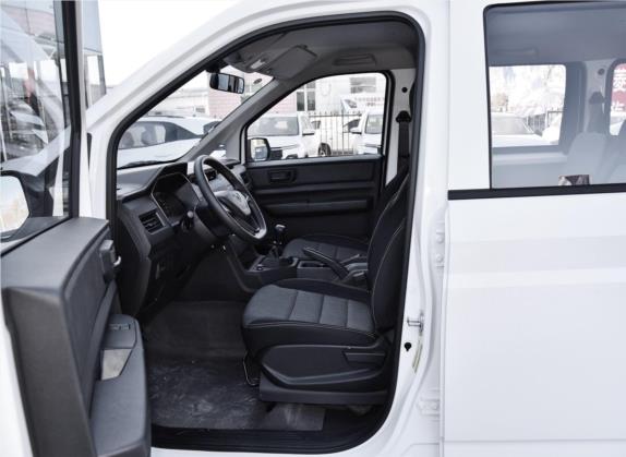 五菱宏光PLUS 2019款 1.5T 手动标准型 5座 车厢座椅   前排空间