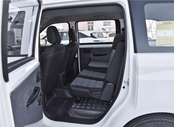 五菱宏光PLUS 2019款 1.5T 手动标准型 5座 车厢座椅   后排空间