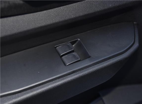 五菱宏光PLUS 2019款 1.5T 手动标准型 5座 车厢座椅   门窗控制