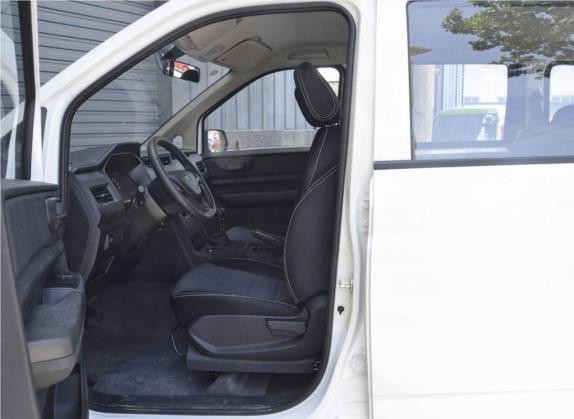五菱宏光PLUS 2020款 1.5L 手动标准型 5座 车厢座椅   前排空间