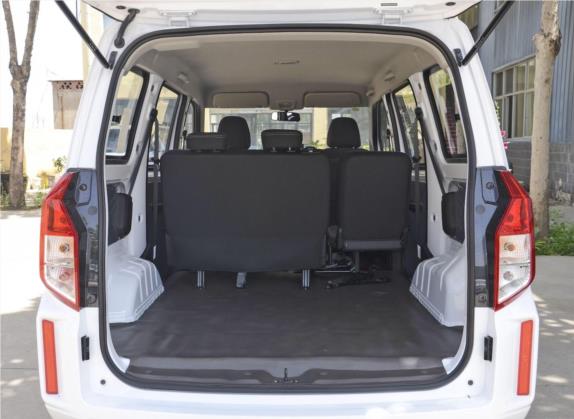 五菱宏光PLUS 2020款 1.5L 手动标准型 5座 车厢座椅   后备厢