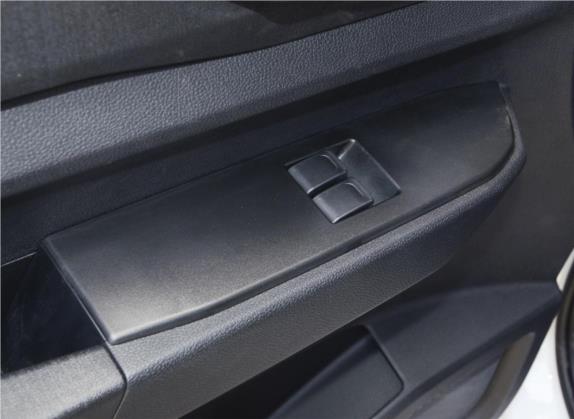 五菱宏光PLUS 2020款 1.5L 手动标准型 5座 车厢座椅   门窗控制