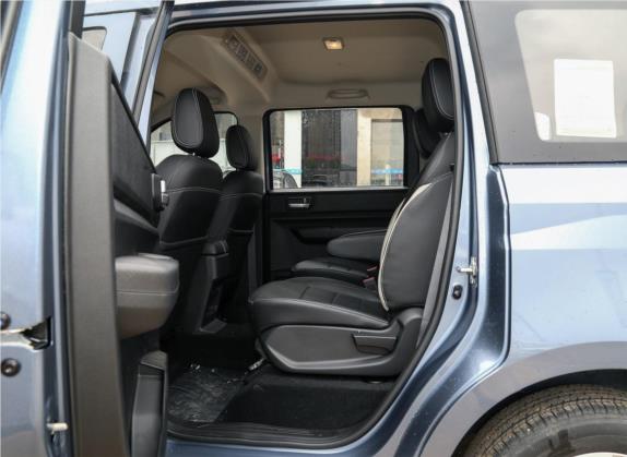 五菱宏光PLUS 2020款 1.5L 手动舒适型 7座 车厢座椅   后排空间