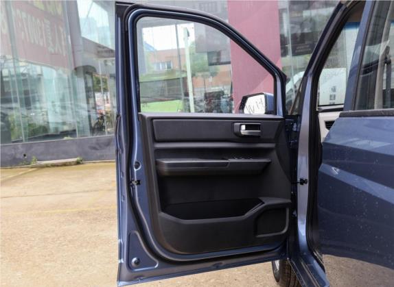 五菱宏光PLUS 2020款 1.5L 手动舒适型 7座 车厢座椅   前门板