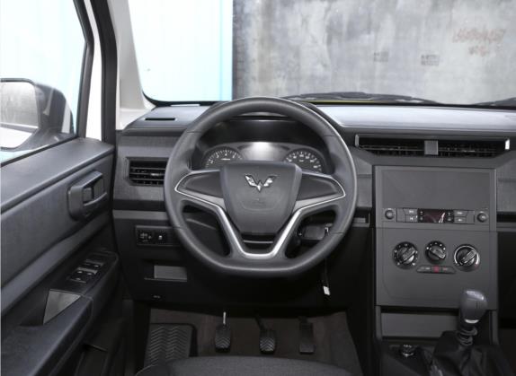 五菱宏光PLUS 2021款 营运版 1.5T 手动标准型 8座 中控类   驾驶位