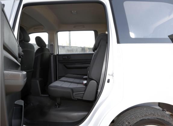 五菱宏光PLUS 2021款 营运版 1.5T 手动标准型 8座 车厢座椅   后排空间